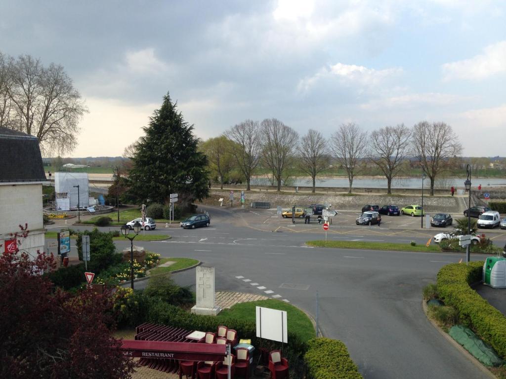 Logis Hotel Restaurant Lanex Amboise Exterior photo